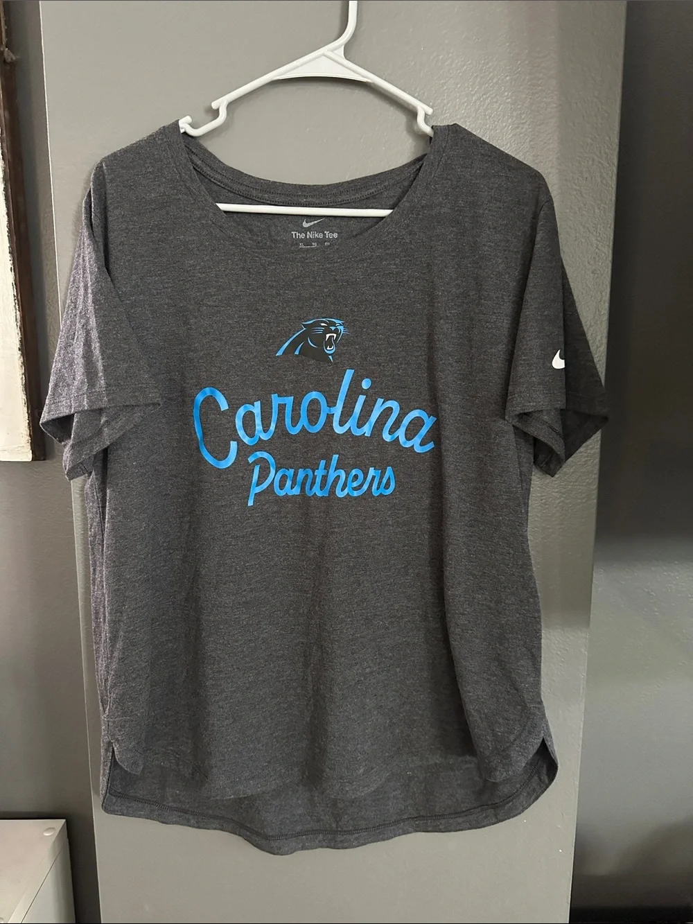 New Women’s Nike Carolina Panthers NFL Shirt size XL